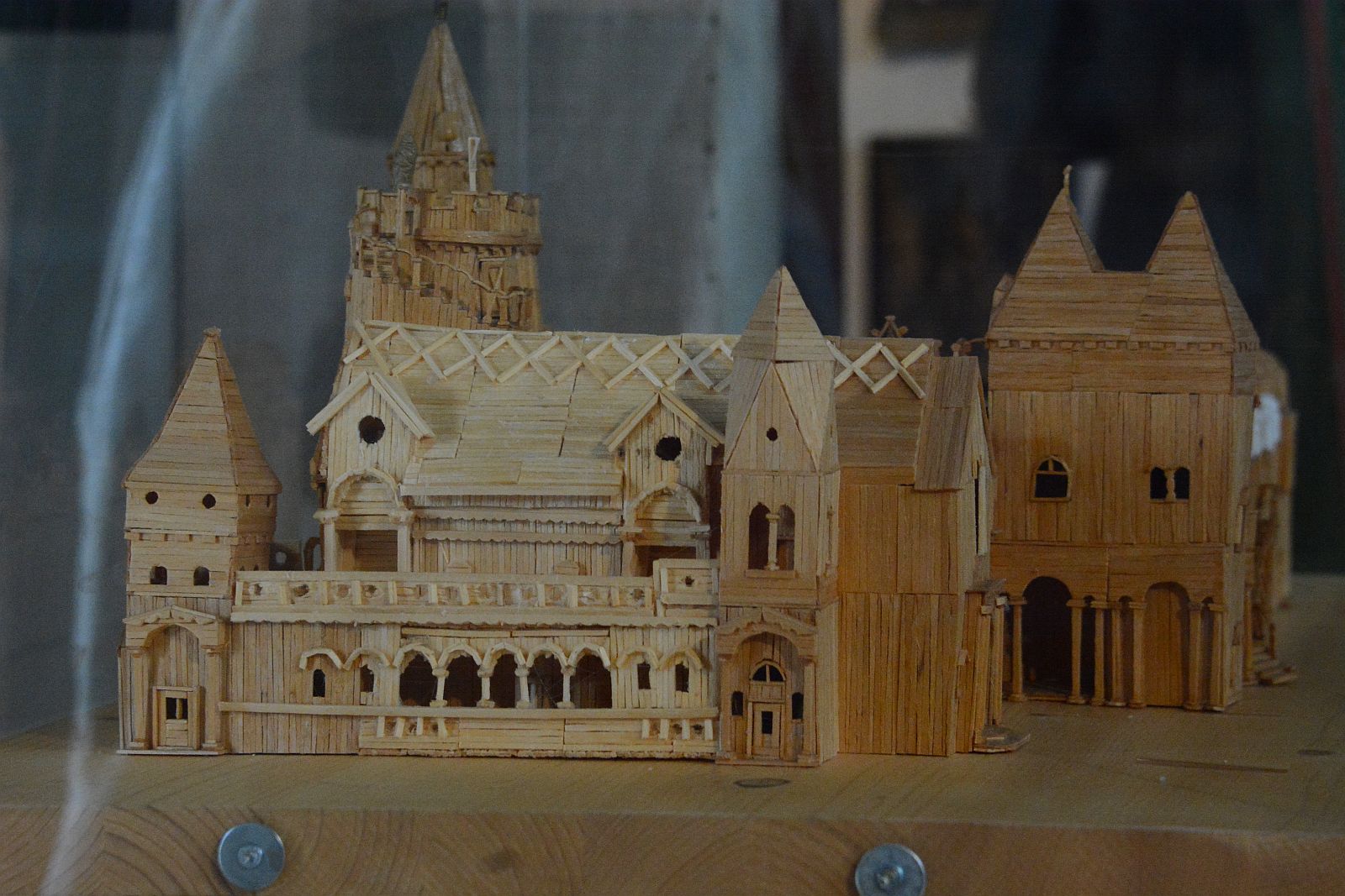 Fogpiszkálóból építette meg gyermekkorában dédnagyapja alkotását, most kiállították